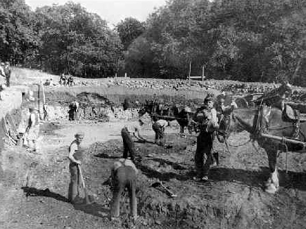 Building the pool 1930s